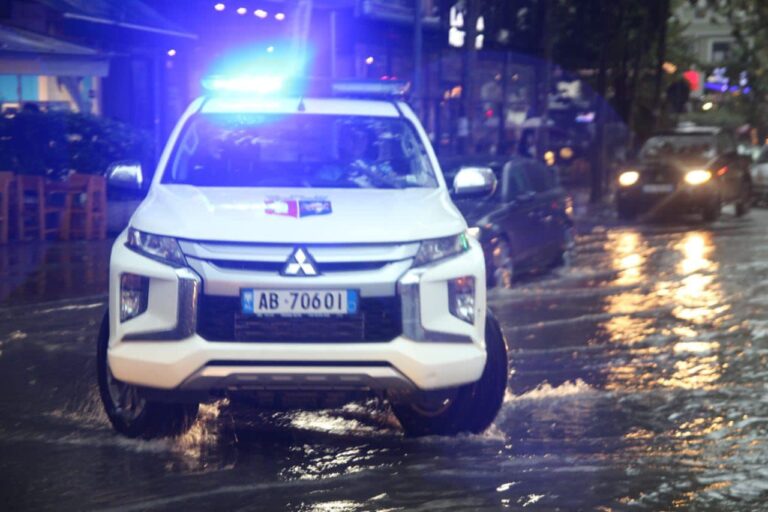 Përkeqësimi i motit, Veliaj: Ekipet e emergjencës në terren, jemi pranë çdo qytetari që ka nevojë për ndihmë