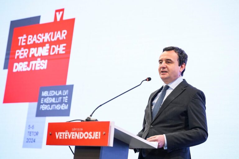 Albin Kurti në mbledhjen e VETËVENDOSJE: Le të punojmë që të fitojmë