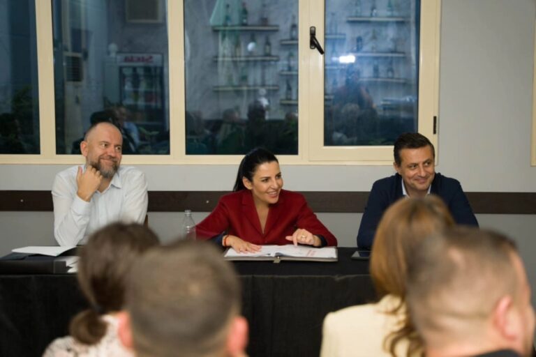 Belinda Balluku takime në Libofsh të Fierit