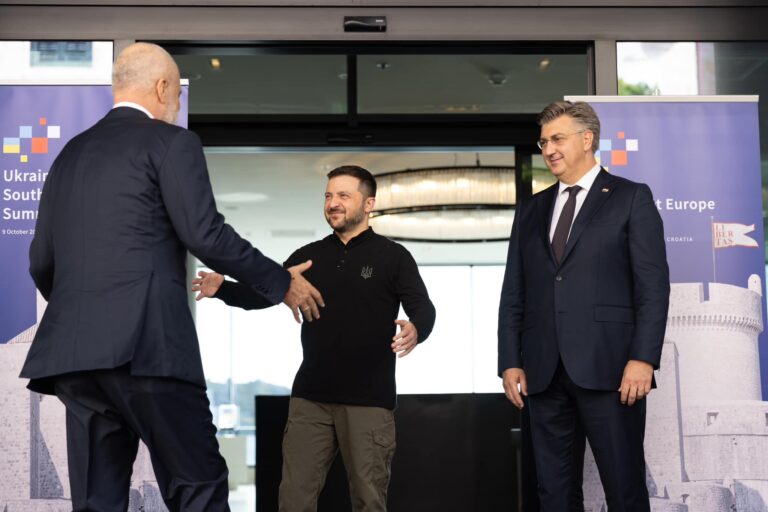 Krah Zelenskyt dhe Osmanit, Rama poston fotot nga samiti ”Ukraina-Europa Juglindore” në Kroaci