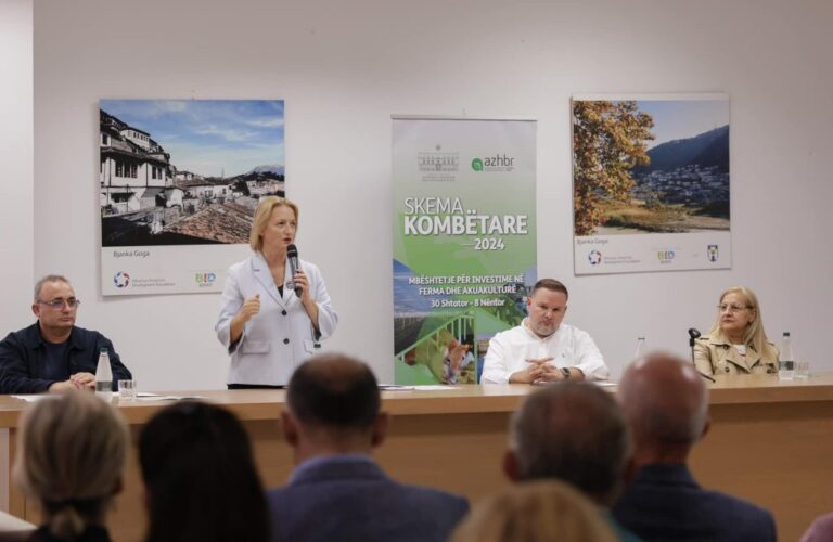 Ministrja Denaj në Berat: Fond 1,5 miliardë lekë për fermerët
