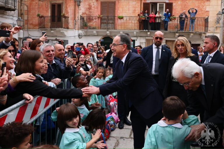 Presidentët Begaj dhe Mattarella në Horën e Arbëreshëve: Qytet simbol për kulturën dhe trashëgiminë arbëreshe