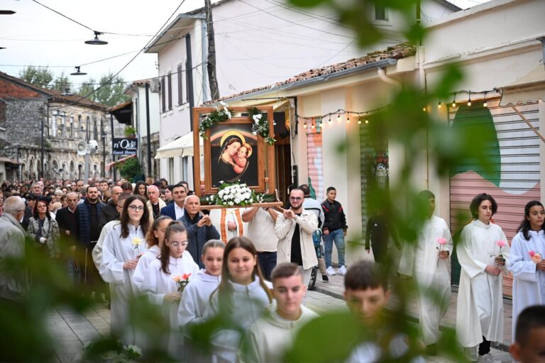“Zoja e Shkodrës”, vigjilja e kremtes vesh me magjinë e besimit qytetin