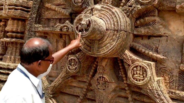 Kohëmatësi në Tempullin e Diellit në KONARK, një prej mrekullive të civilizimit hindu