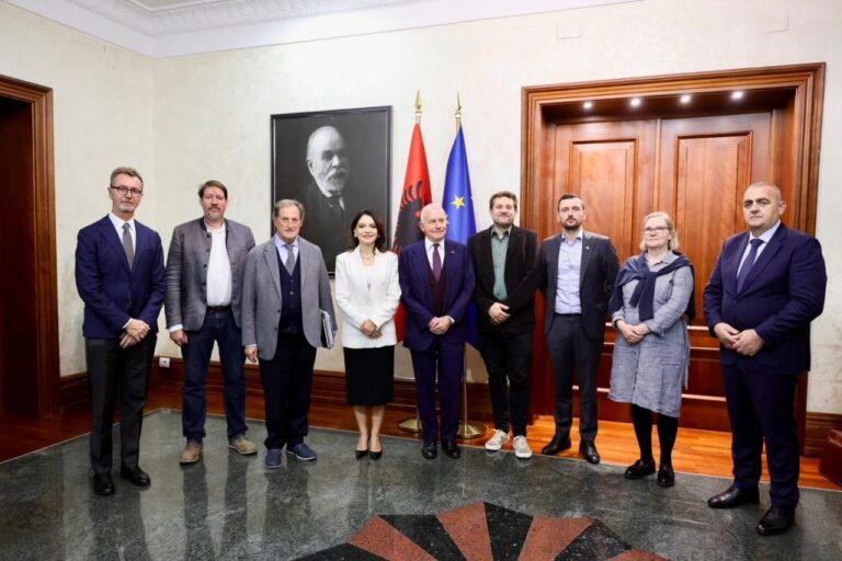 VIDEO/ Beleri në pritjen që bëri Spiropali. Kryeparlamentarja: Anëtarësimi në BE, proces transformues