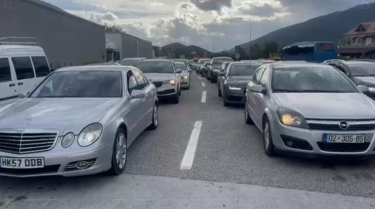 Rikthehen radhët në kufirin Shqipëri-Kosovë