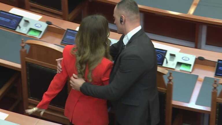 PD edhe me 2 deputetë më pak?