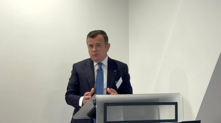 VIDEO/ Ministri Balla në shoqatën e avokatëve shqiptaro-britanikë: Diaspora, rol në zhvillimin e Shqipërisë