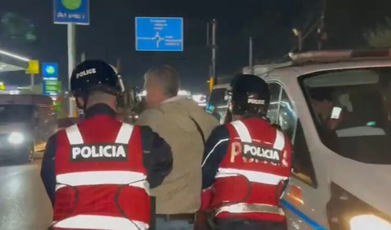 ”S’guxon të protestojë njeriu se e fusni në burg”, disa protestues shoqërohen në Komisariat