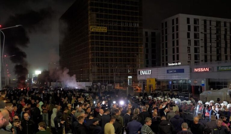 ”Opozita bllokon akset kryesore”, Zëri i Amerikës: Prej kohësh kërkohet qeveri teknike