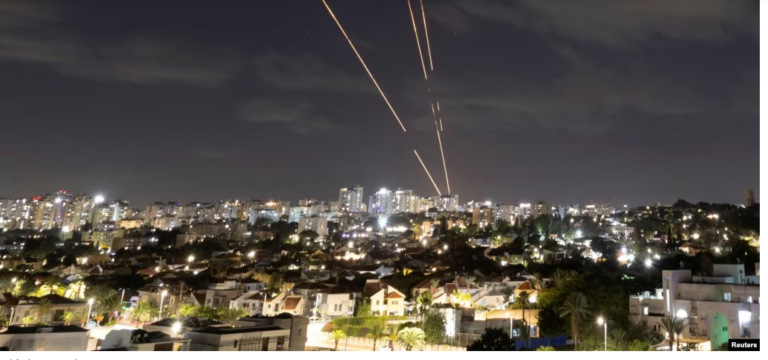 Izraeli paralajmëron Iranin pas sulmit me mbi 180 raketa balistike:  Do ta paguani keq!