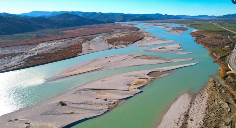 Shqipëria dorëzon në UNESCO kërkesën për përfshirjen e Lumit Vjosa në pasuritë natyrore botërore