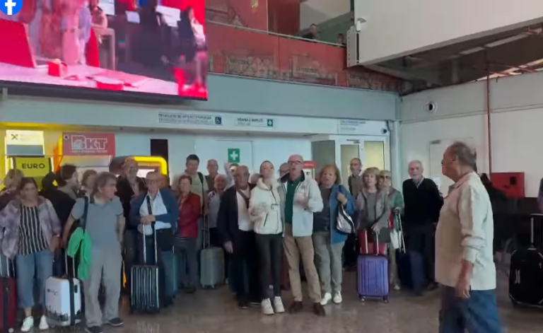 TË PAPARË TURISTËT SPANJOLLË në aeroportin “Nënë Tereza”