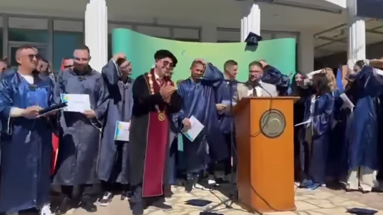 VIDEO/ Diplomimi, Meta: Shumë suksese gjeneratës së 16-të të Universitetit Ndërkombëtar të Strugës