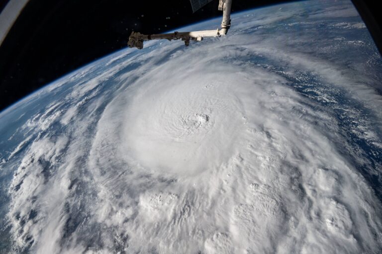 Po i afrohet Floridës! Fotot nga NASA-s që tregojnë uraganin shkatërrues ”Milton”