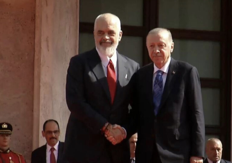 Erdogan takon kreun e qeverisë Rama, mbërrin në Kryeministri