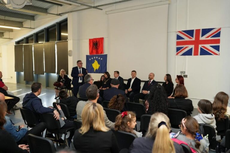 Shkollë e re në Bexleyheath, Londër, Balla: Mbi 7 mijë nxënës mësojnë shqipen në Britani të Madhe