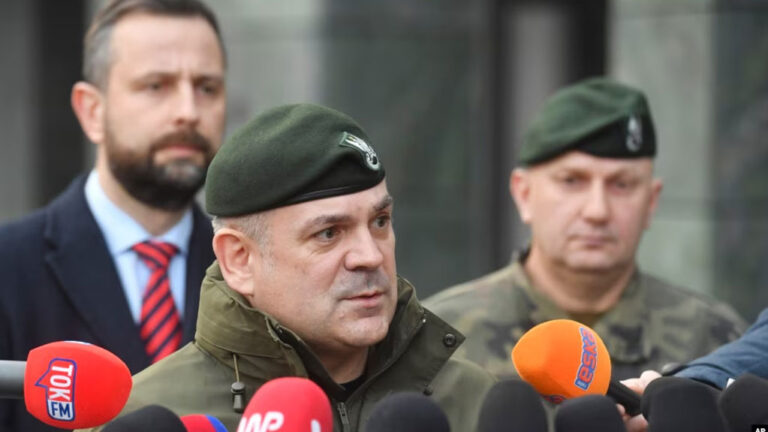 Gjenerali polak: Varshava duhet ta forcojë ushtrinë dhe ta përgatisë për luftë