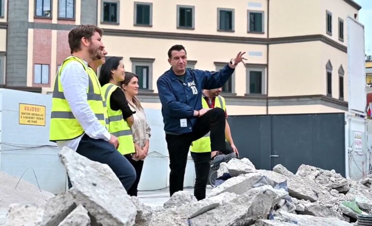 Veliaj inspekton vijimin e punimeve për ndërtimin e Teatrit të Ri