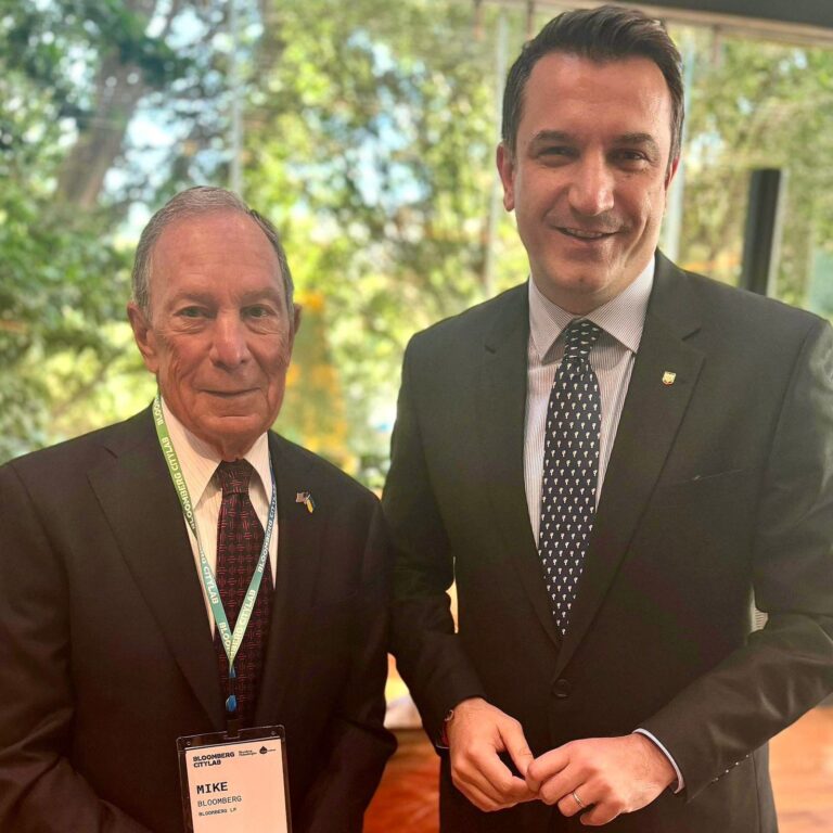 Veliaj takohet me Mike Bloomberg: Mezi pres projektet tona të reja për të rinjtë, klimën dhe inovacionin