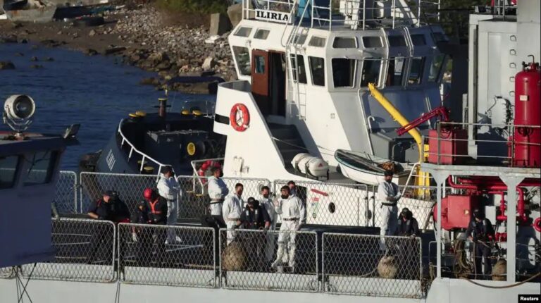 16 refugjatë erdhën me anije ushtarake, siguria e tyre në dorën e Shqipërisë