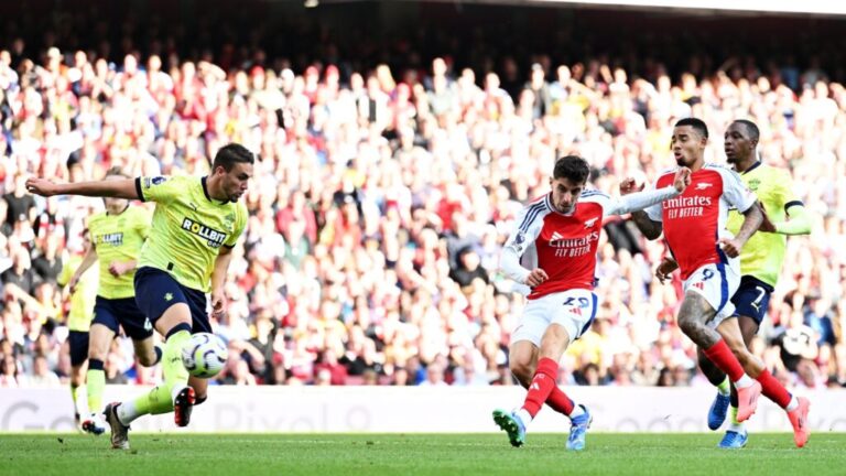 Arsenal dhe Manchester City fitojnë me përmbysje