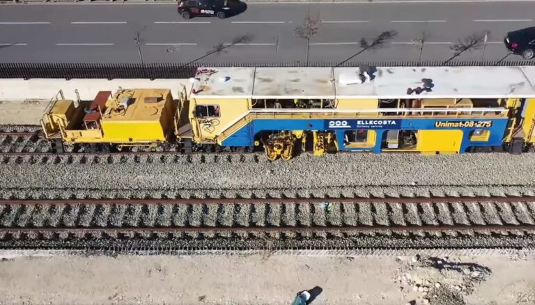 Balluku: Mbërrin makineri e re për linjën hekurudhore Tiranë-Durrës-Rinas