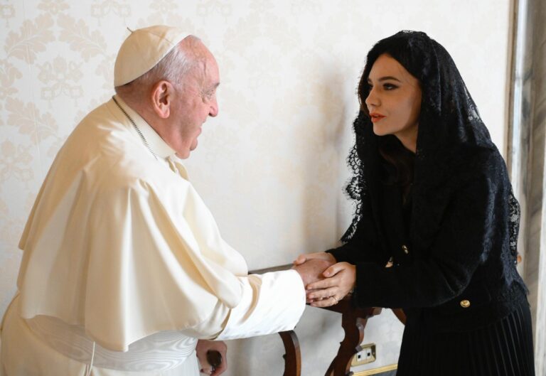 Kryetarja e Kuvendit, Elisa Spiropali, takim me Papa Françeskun