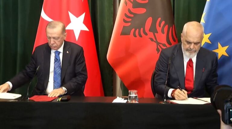 Rama dhe Erdogan firmosin marrëveshjet e bashkëpunimit