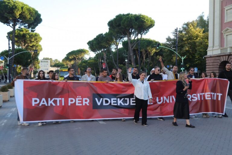 “Pakti për vdekjen e universitetit”, studentët në protestën e opozitës