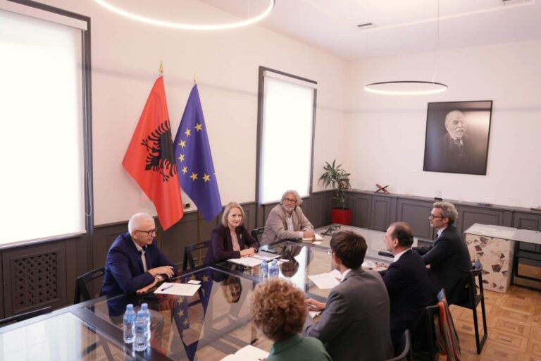Ministrja Denaj me zyrtarin francez: Fokus në bujqësi, ekonomi të gjelbër dhe integrim europian