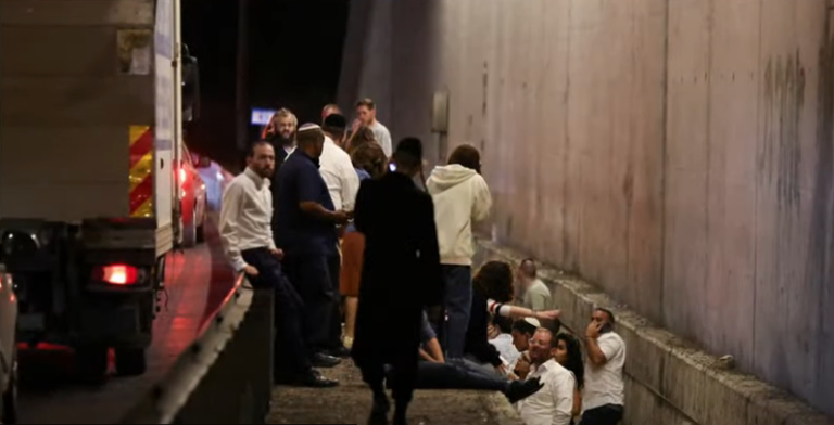 Përfundon sulmi me raketa i Iranit ndaj Izraelit, hapësira ajrore e vendit është rihapur