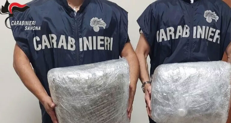 Shqiptari e italiani kapen në momentin e shkëmbimit të dy çantave me mariuanë
