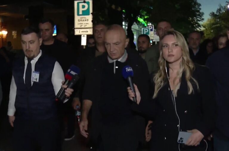 Ilir Meta i bashkohet tubimit të opozitës: Do vazhdojmë deri në arritjet objektivave të kësaj proteste