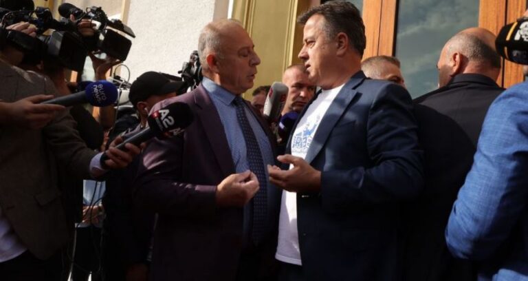 Deputeti Frrok Gjini i kthehet Nokës: Nuk ka bir k*** që më ndalon të hyj në Parlament