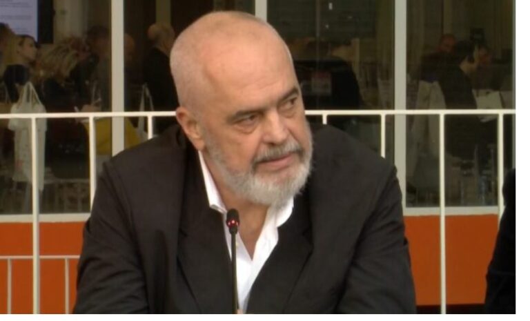 Rama, batuta me pensionistët: Jeni të shtrenjtët e mi, se po i afrohem edhe unë kohës