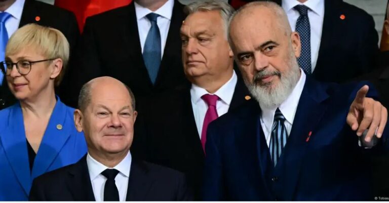 Reagime nga politika për hapjen e grupkapitullit të parë BE-Shqipëri