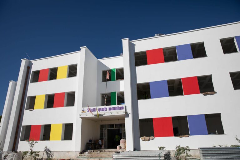 Pamjet/ “Demokracia”, një tjetër shkollë e rilindur në Durrës (FOTO)