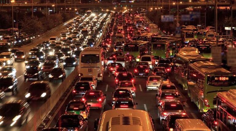 Si të ulni stresin dhe ankthin kur jeni në trafik