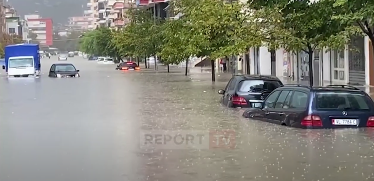 VIDEO/ Vlora në kolaps total, gjithçka nën pushtetin e ujit