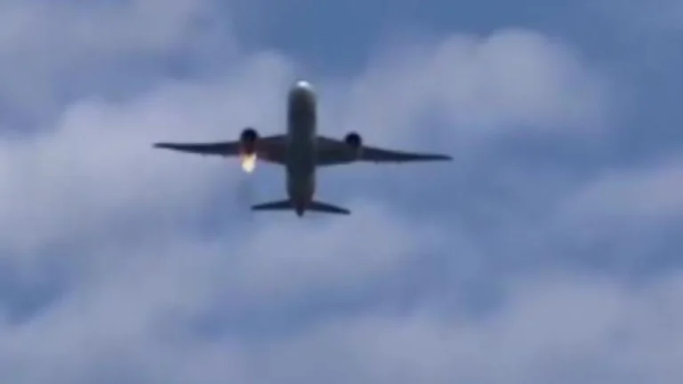 Momente paniku në aeroportin Fiumicino të Romës, motori i avionit merr flakë sapo ngrihet nga pista
