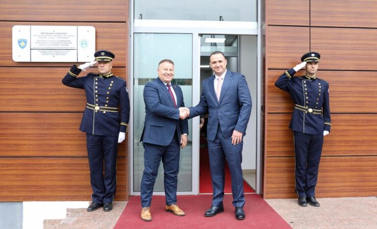 Kryepolici bën vizitën e parë e bën në Kosovë