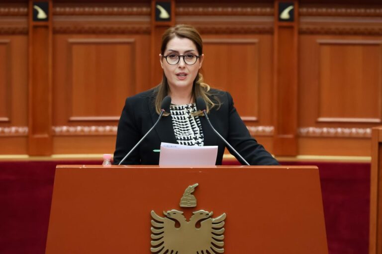 Ministrja Manastirliu: Investimi në SmartLabs do të vijojë në 600 shkolla të tjera në dy vitet në vijim