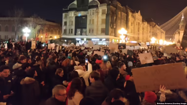 “Pushtojnë” Rumaninë protestat kundër politikanit pro-rus të Georgescut