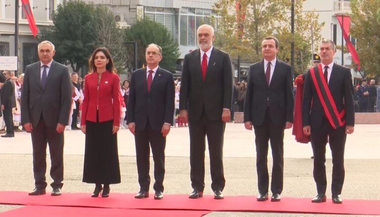 Vlorë, ceremonia e ngritjes së flamurit me rastin e 112 vjetorit të Pavarësisë