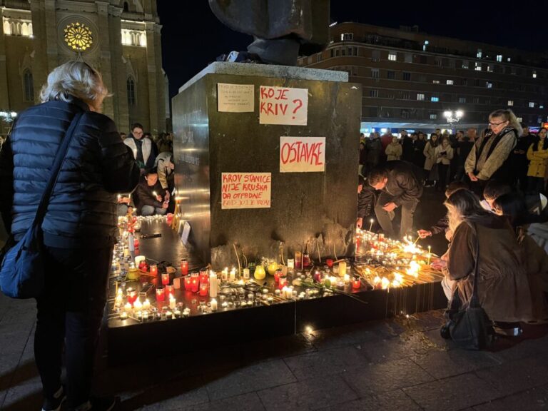 Shembet çatia e stacionit hekurudhor në Serbi, shkon në 14 numri i viktimave