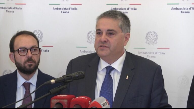 Grupi i deputetëve italianë në Shqipëri: Me ju drejt BE-së! Përfshihuni në debatet brenda unionit