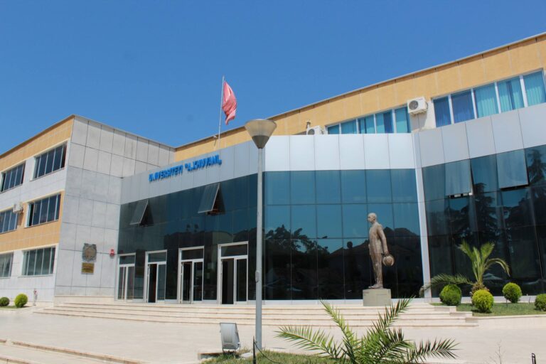 Kronikë/ Pezullohen 7 pedagogë, merrnin deri në 500 euro për një notë kaluese