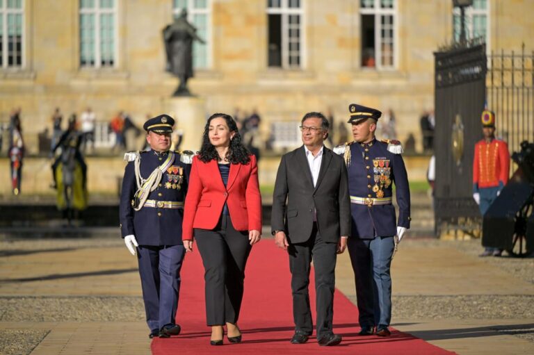 Pritje impresionuese për Presidenten e Kosovës, Vjosa Osmani në Bogota, Kolumbi