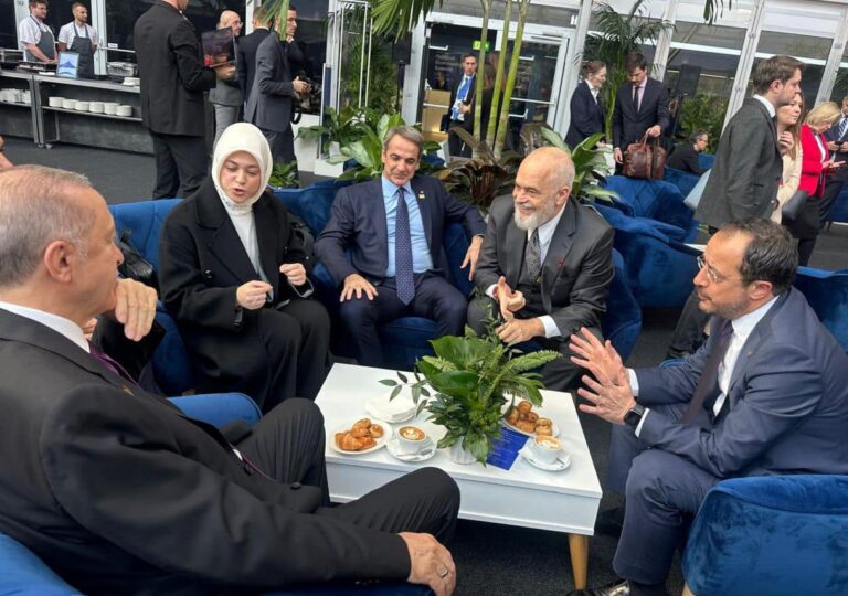 Rama takon shefin e NATO-s dhe kryeministrin e Holandës